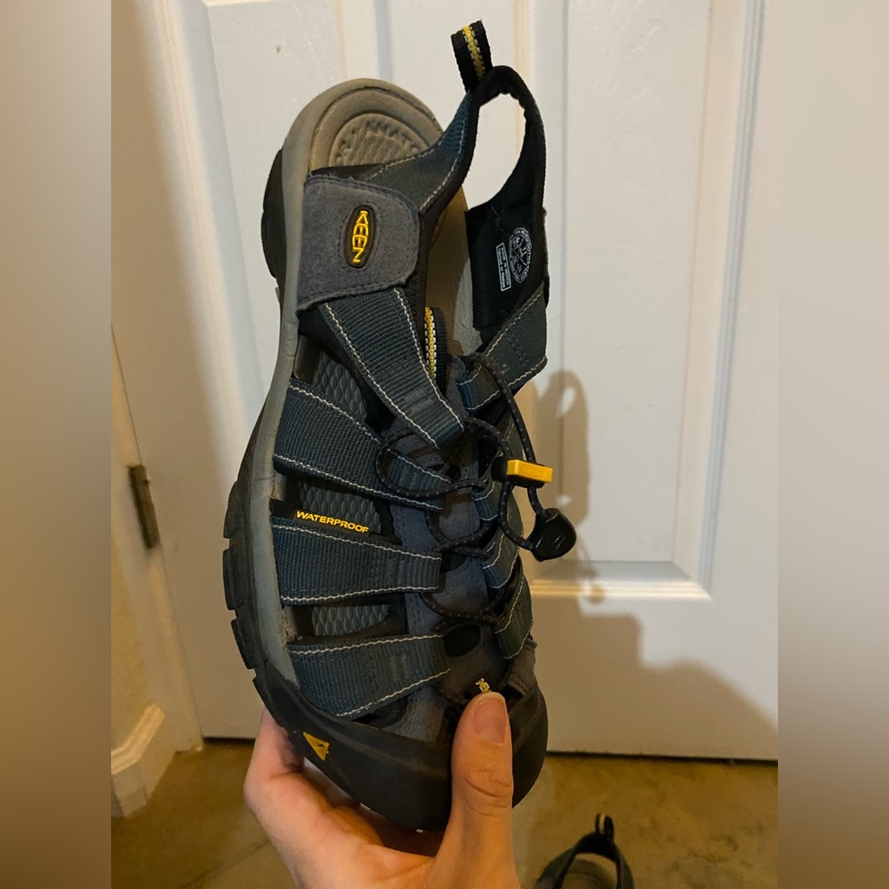 Mens Keens water sandals